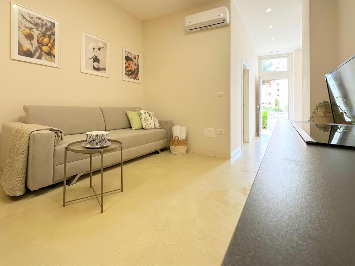 13 Eur For Monthly Stay - Home By The Sea - Hbs Golem  Eksteriør bilde