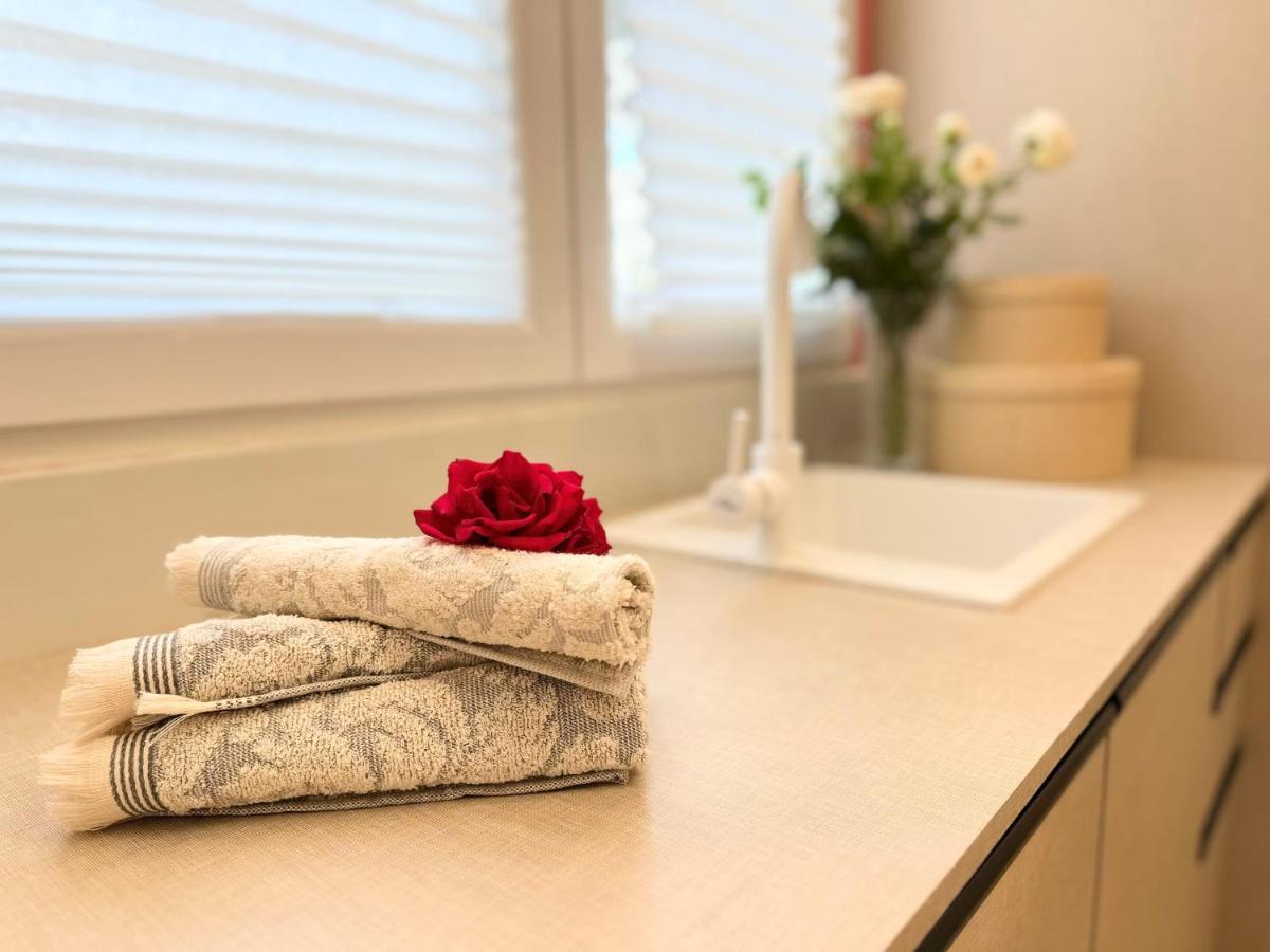 13 Eur For Monthly Stay - Home By The Sea - Hbs Golem  Eksteriør bilde
